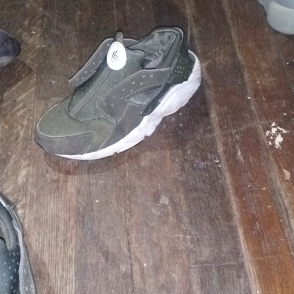 Shoes - Picture 2 of 2